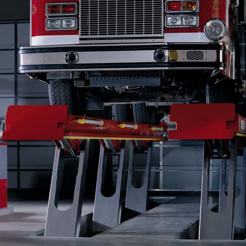 Types-Of-Car-Lifts-Hinged-Parrallelogram-Lift-two-firetrucks-Rotary-Rotary-Lift-75-30