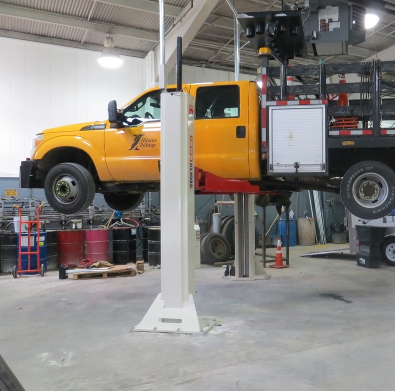 Types-Of-Car-Lifts-Two-Post-Frame-Engaging-Lift-with-service-truck-Stertil-Koni-STERTIL-SK2.20-copy