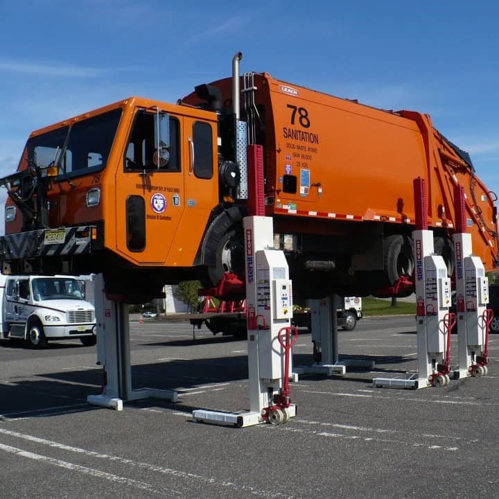 wireless-mobile-column-lifts-trash-truck